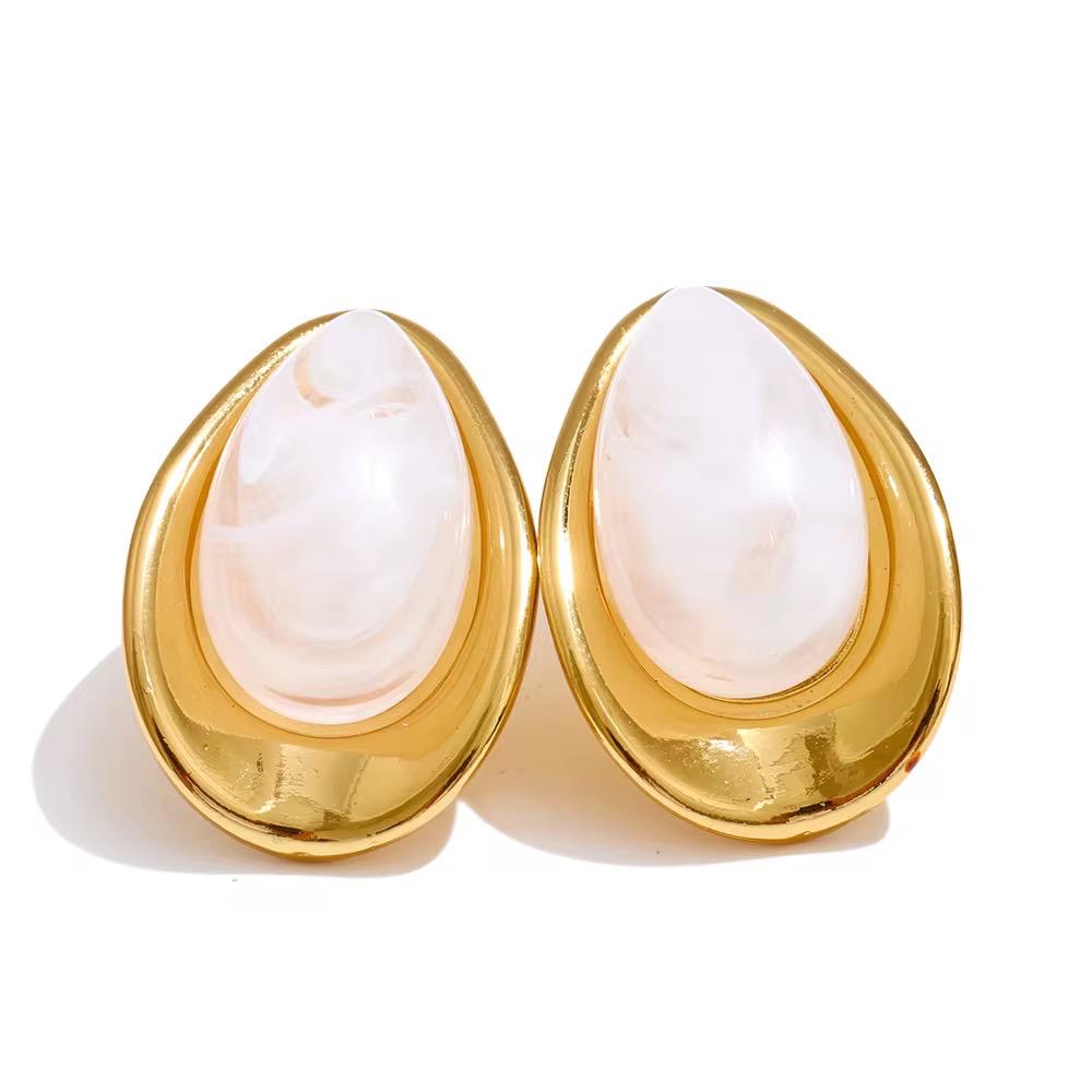 Alba White Quartz Earrings