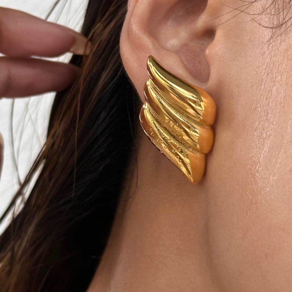 Vintage Classic Gold Earring